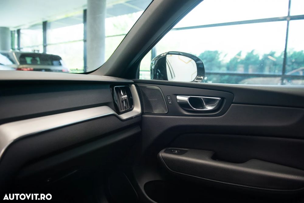 Volvo XC 60 Recharge T8 Twin Engine eAWD R-Design - 30