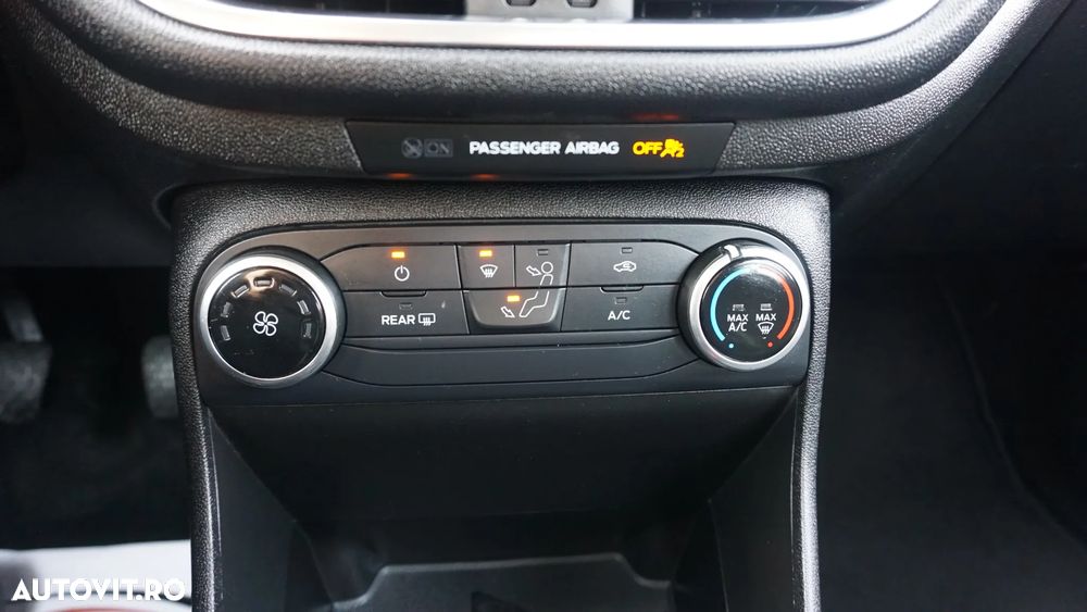 Ford Fiesta 1.1 S&S TITANIUM - 39