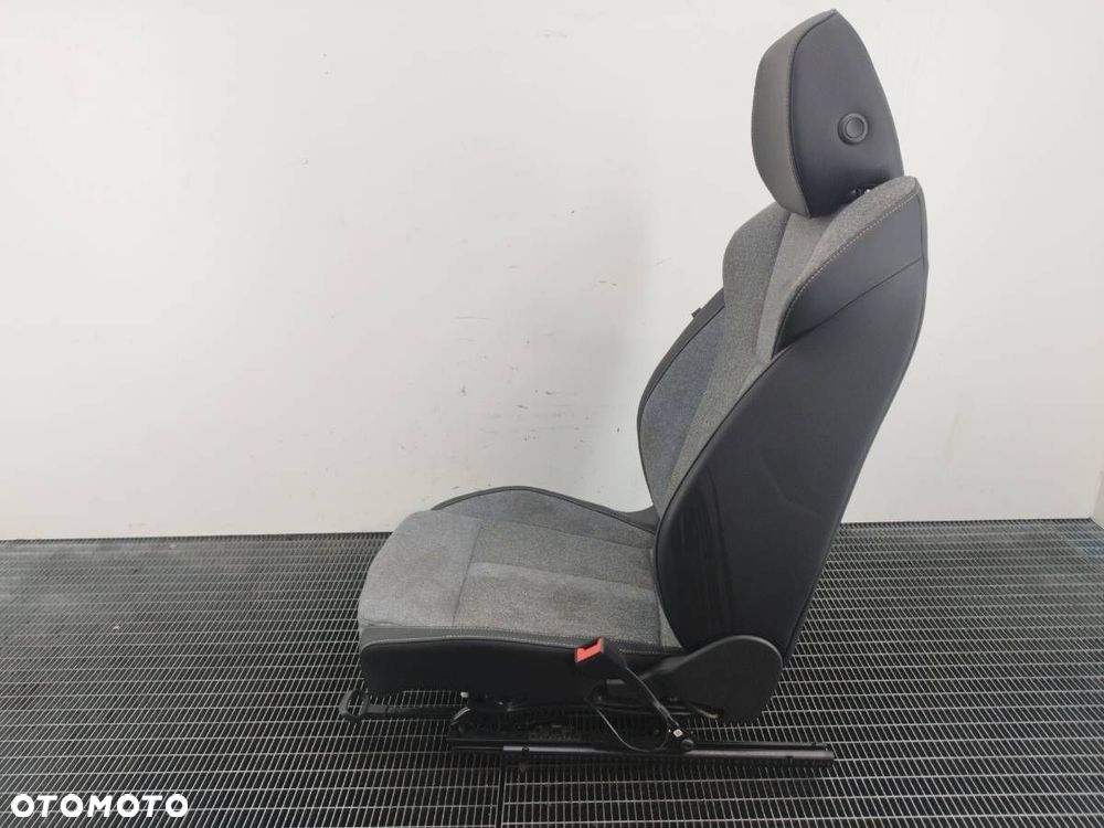 FOTEL PRZÓD PRZEDNI PRAWY PASAŻERA SKODA OCTAVIA IV EU - 6