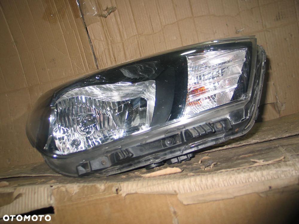 lampa przod kia rio 4 IV 16r.- 92102-H8 europa - 7