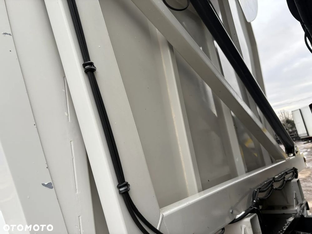 Volvo FM 330 EEV 6x2 / śmieciarka / 3 komory - 13