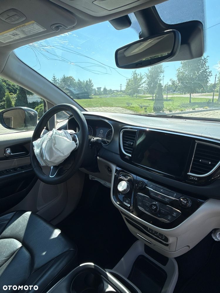 Chrysler Pacifica - 22