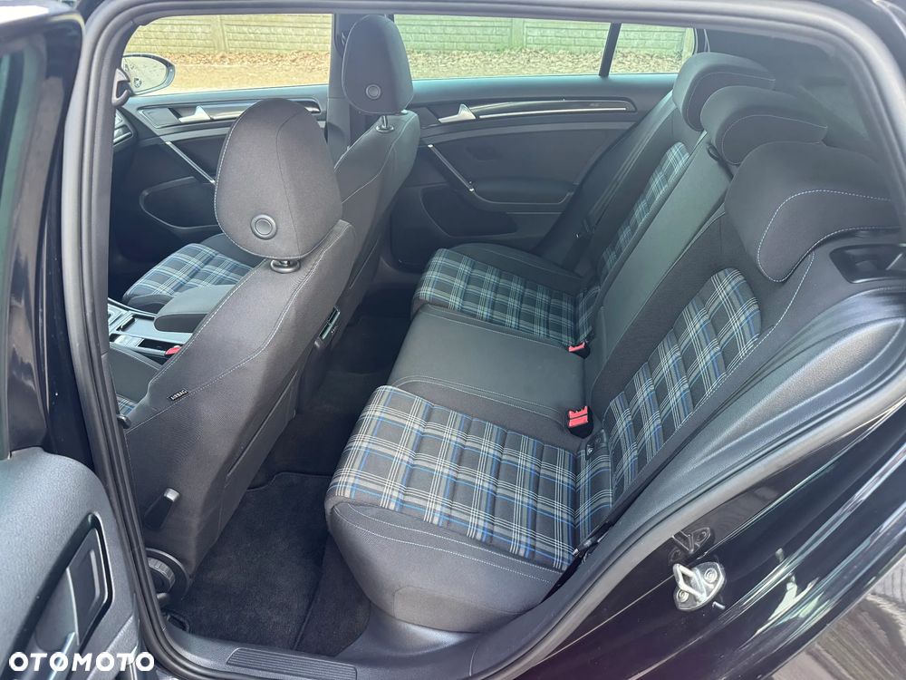 Volkswagen Golf - 21