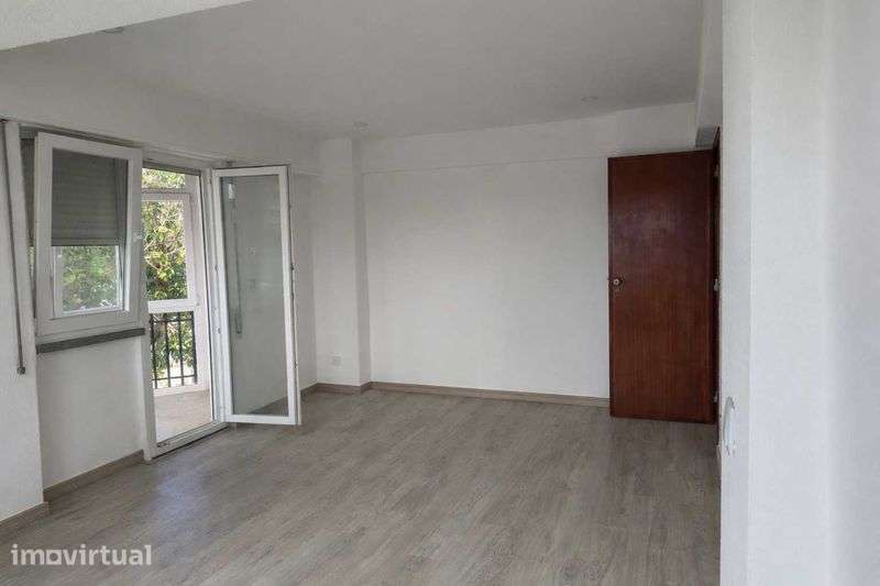 T2 Remodelado e Equipado na Parede | Elevador | Zona Tranquila - Grande imagem: 2/12