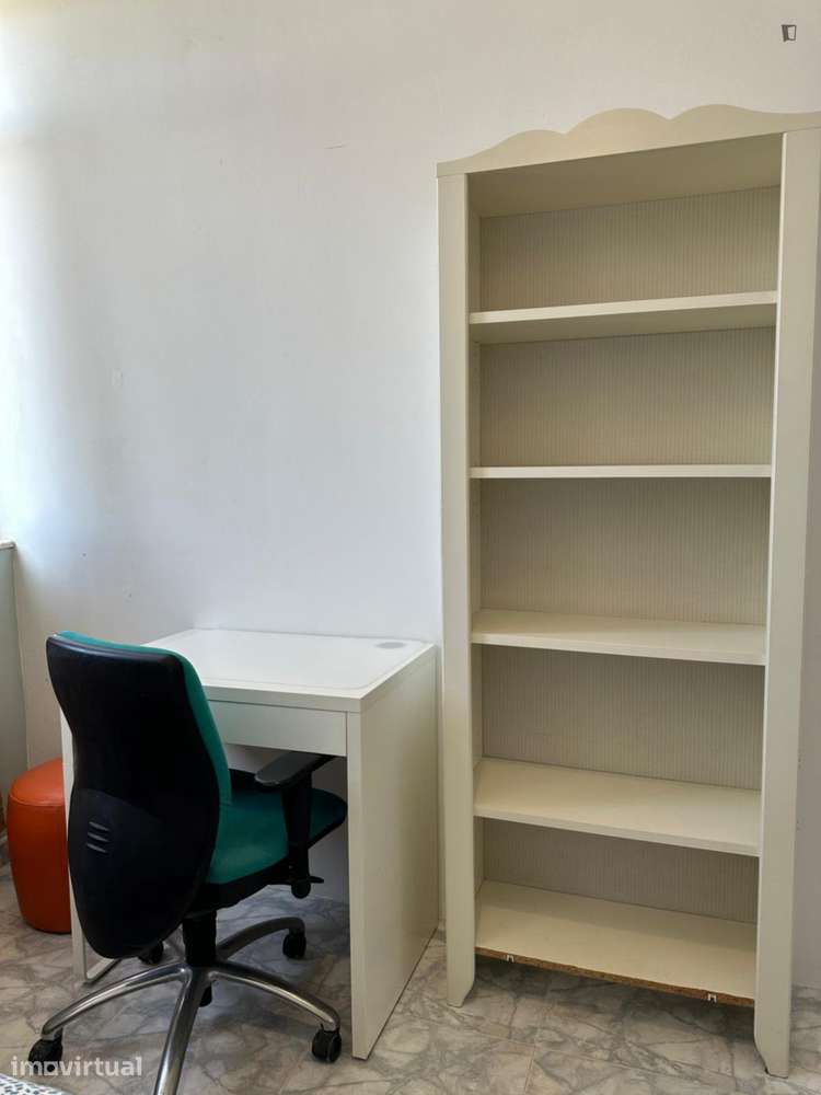 Quarto - localizado em Lisbon - Grande imagem: 5/17