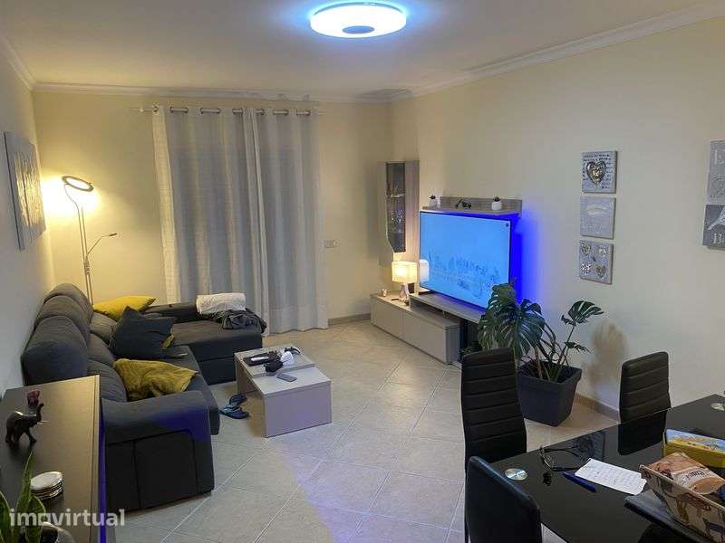 Apartamento com piscina e garagem - Grande imagem: 2/2