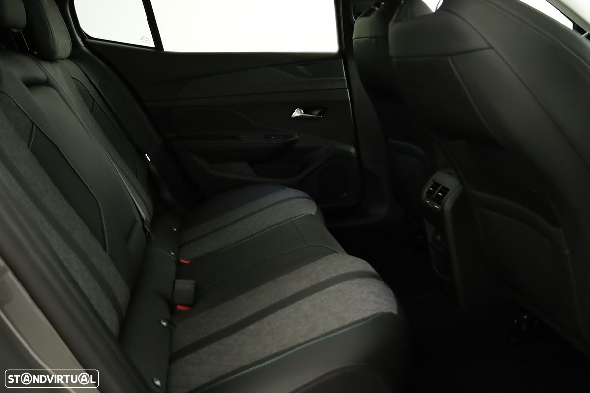 Peugeot 408 1.6 Hybrid Allure e-EAT8 - 23