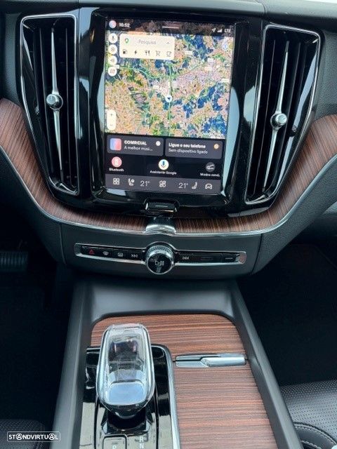 Volvo XC 60 2.0 T6 PHEV Plus Dark AWD - 34