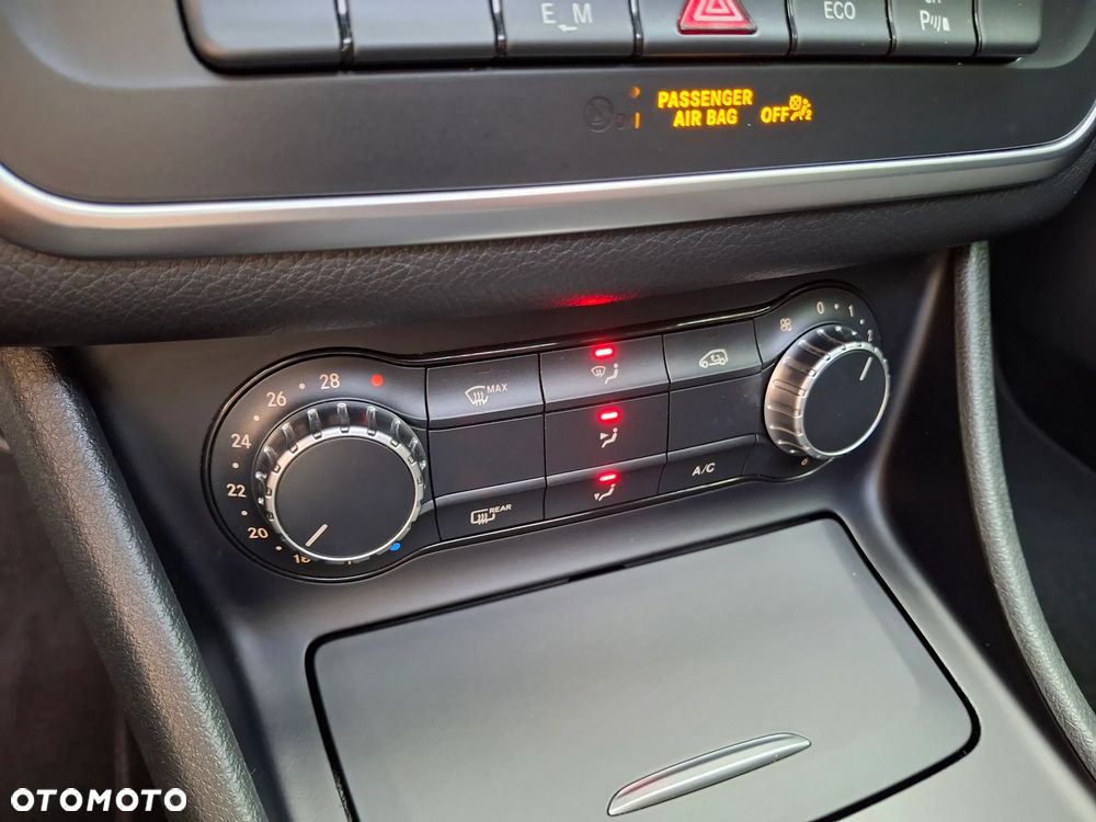 Mercedes-Benz GLA 200 7G-DCT AMG Line - 28
