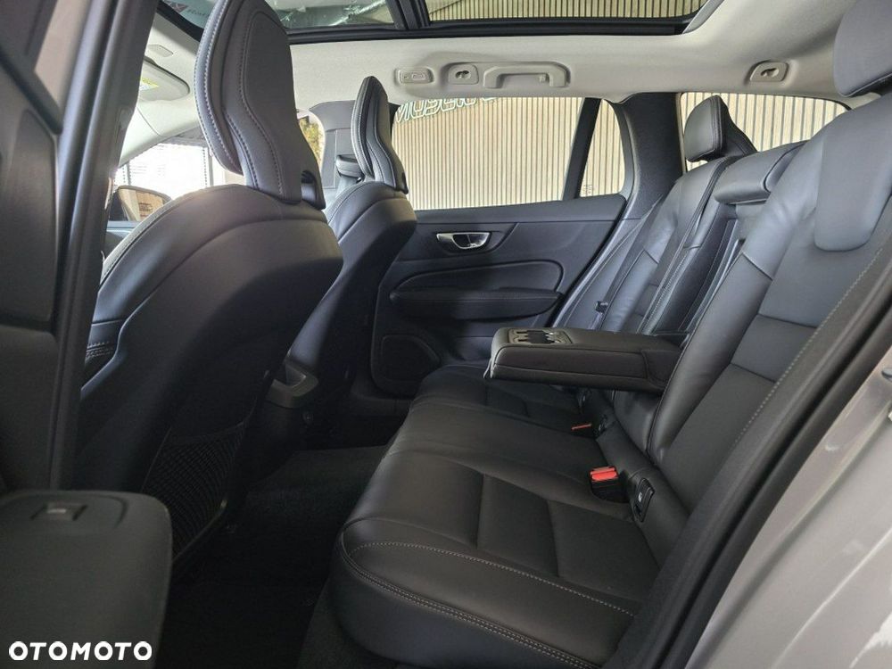 Volvo V60 B4 B DKG Plus Dark - 10