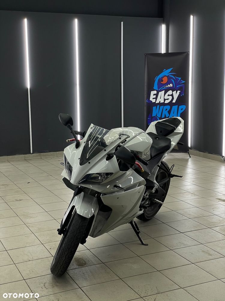 Yamaha YZF - 1