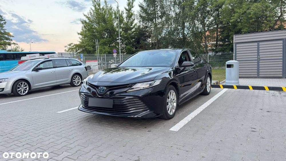 Toyota Camry Luxury - 3