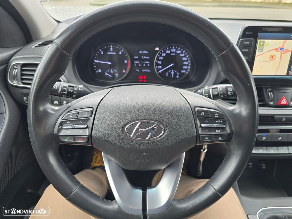 Hyundai i30 1.6 CRDI Comfort+Navi - 14