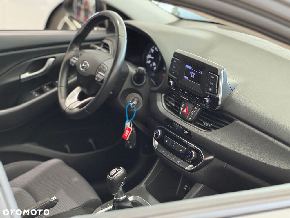 Hyundai i30 1.5 DPI Classic + - 38