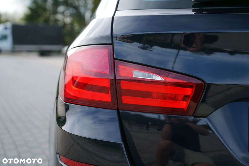 BMW Seria 5 528i Sport-Aut - 17