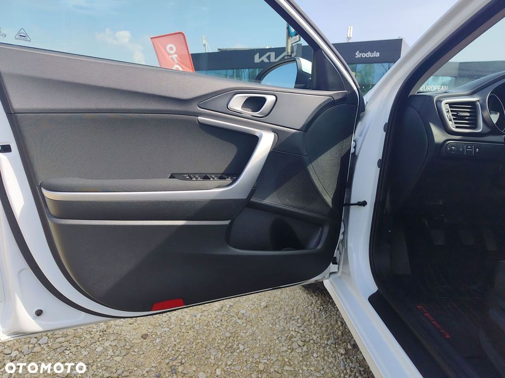 Kia Ceed - 11