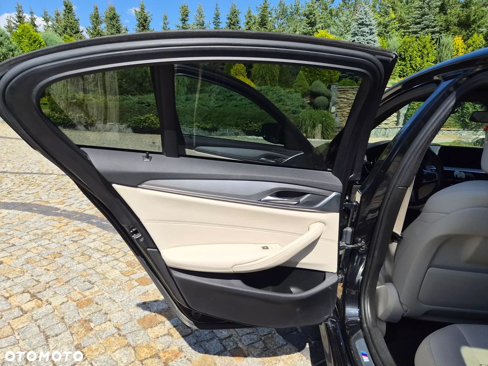BMW Seria 5 520d xDrive M Sport sport - 16