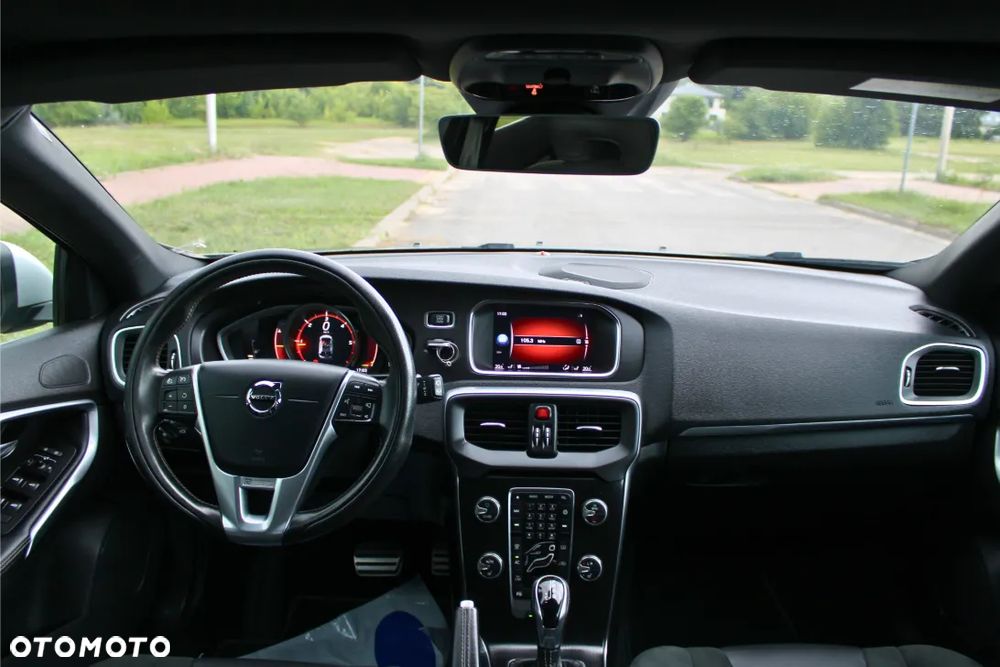 Volvo V40 D3 Drive-E R-Design Momentum - 29