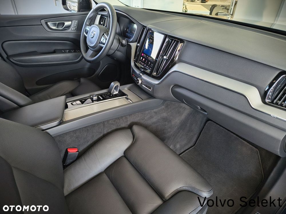 Volvo XC 60 B4 D Plus Dark - 27