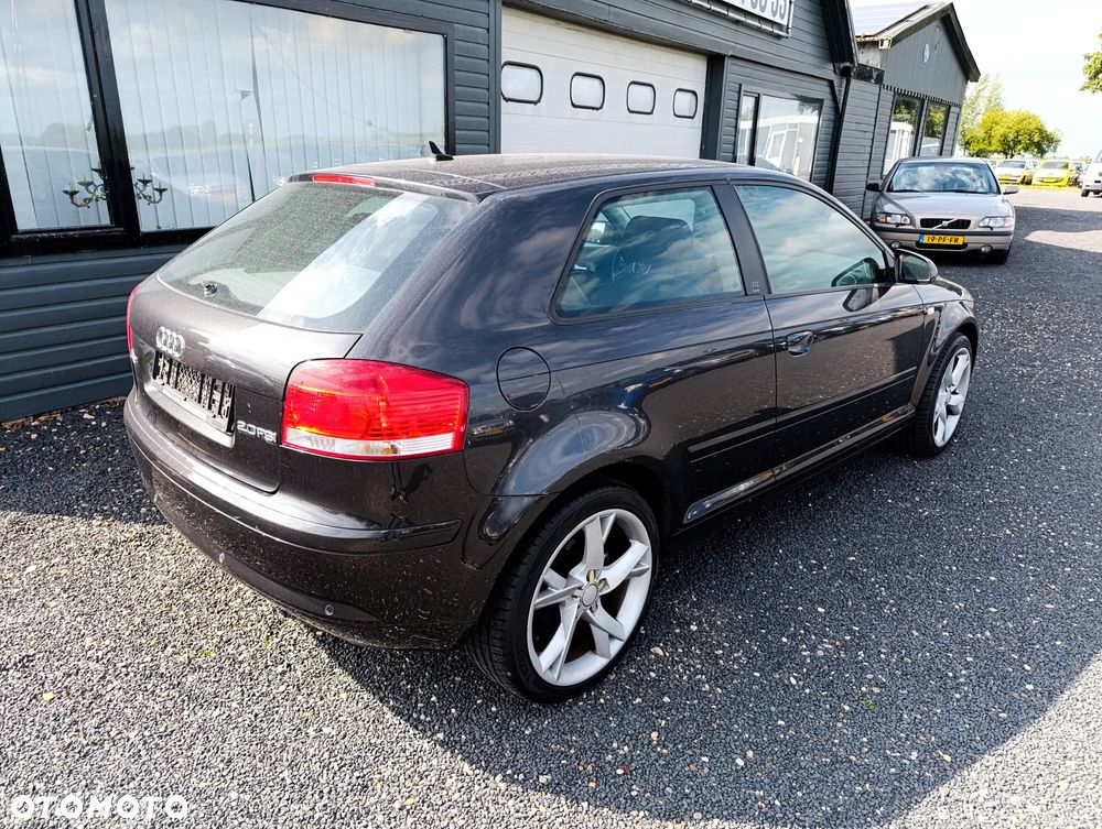 Audi A3 3-drzwiowe 2.0 FSI Ambiente - 12