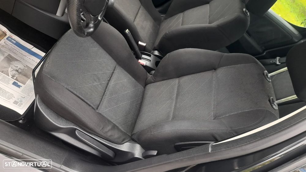 Peugeot 207 1.4 16V Trendy - 16