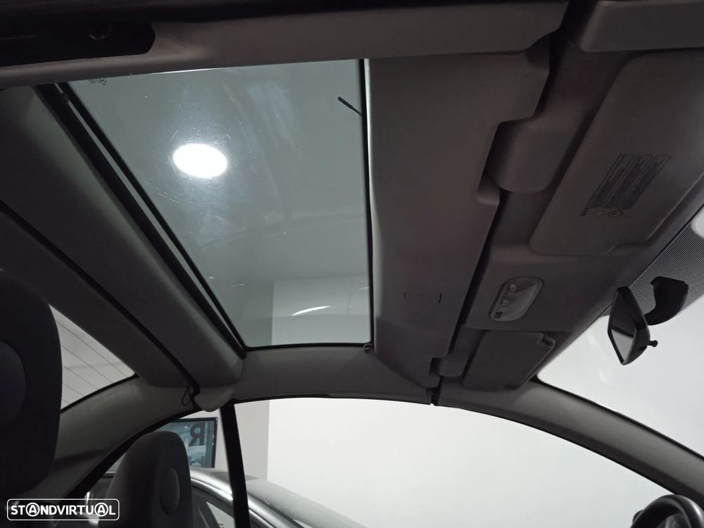Nissan Micra CC 1.4 Tekna AC+JLL - 18