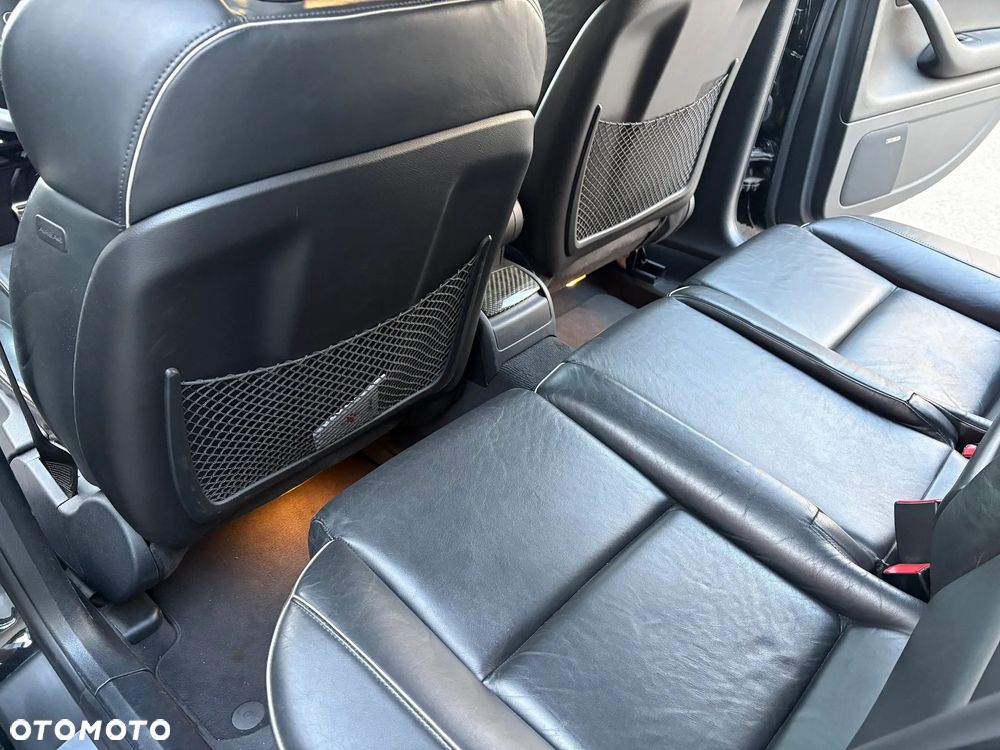 Audi RS4 Limousine - 30