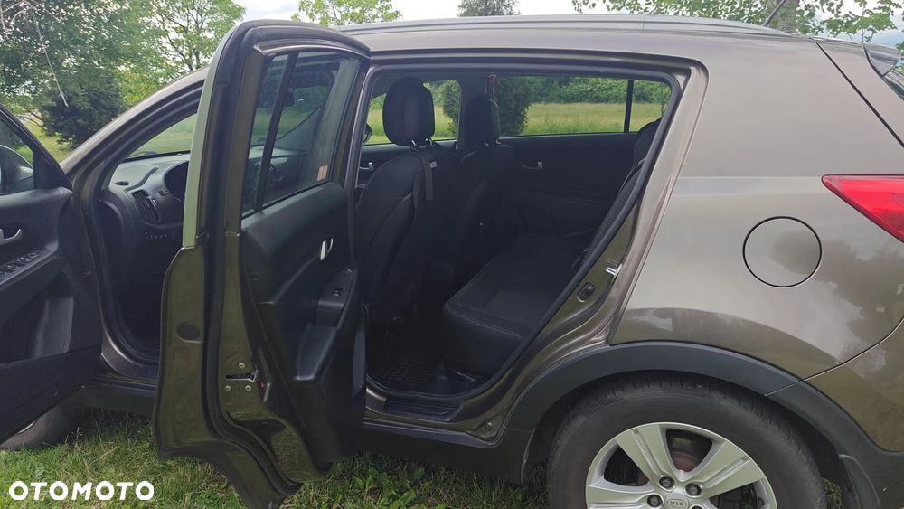Kia Sportage 2.0 L - 11
