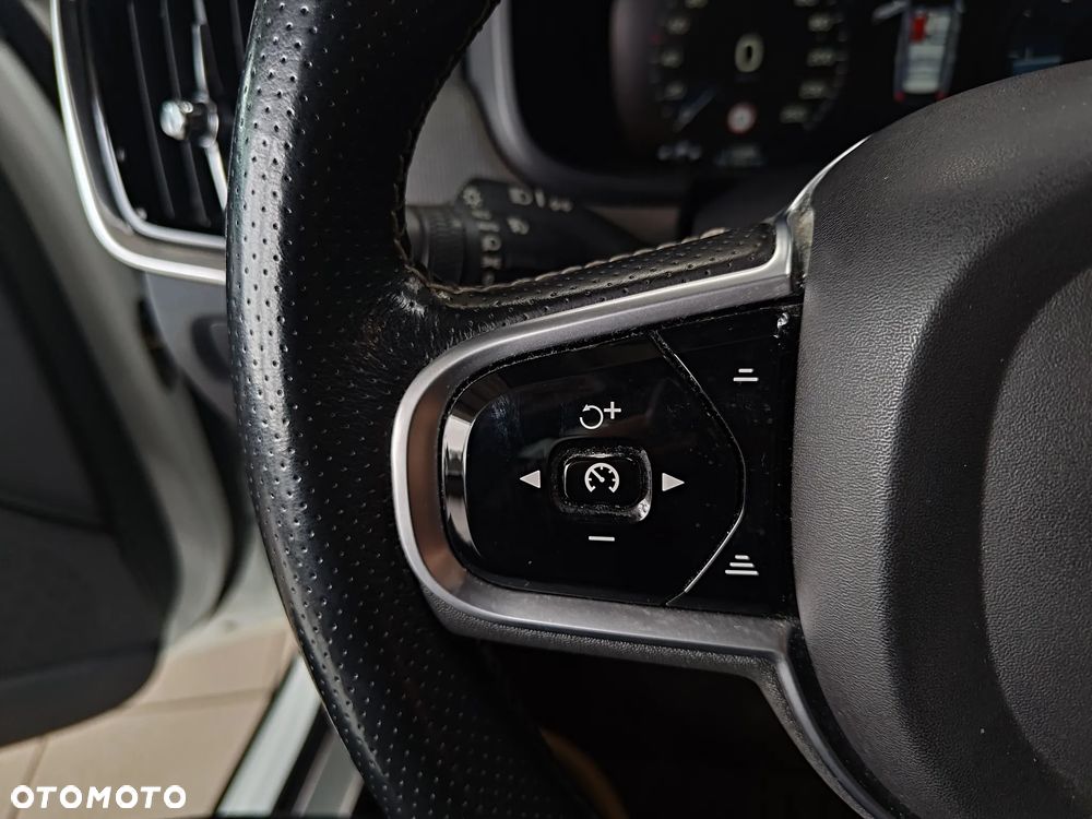 Volvo V90 D4 R-Design - 16