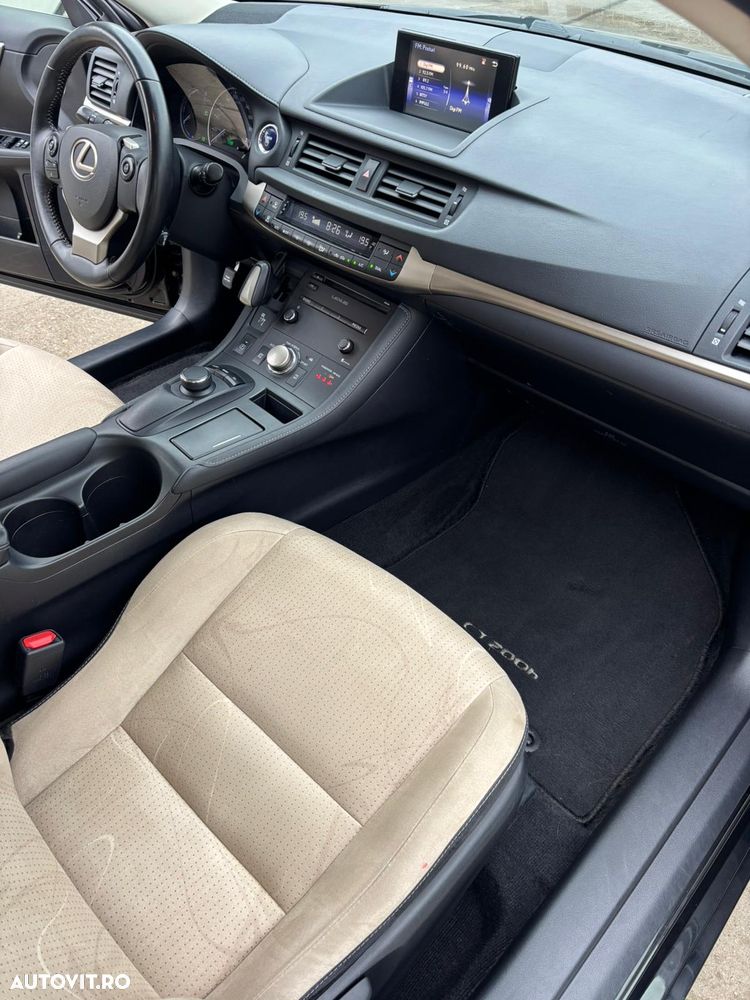 Lexus CT - 16