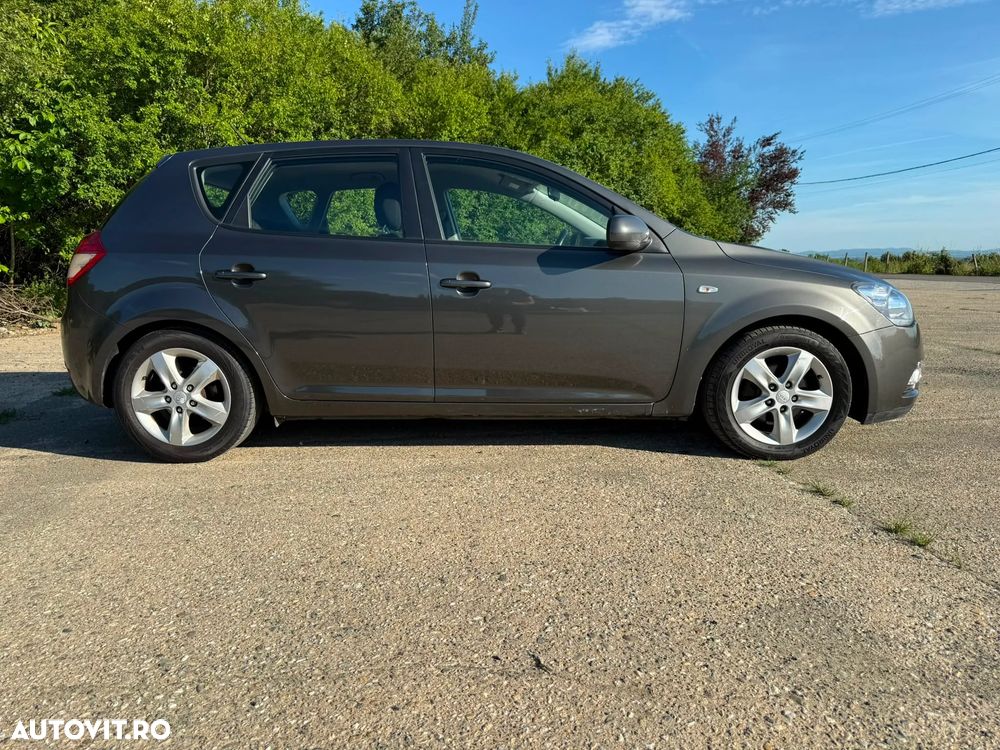 Kia Ceed 1.6 CRDi ISG Business Line - 4
