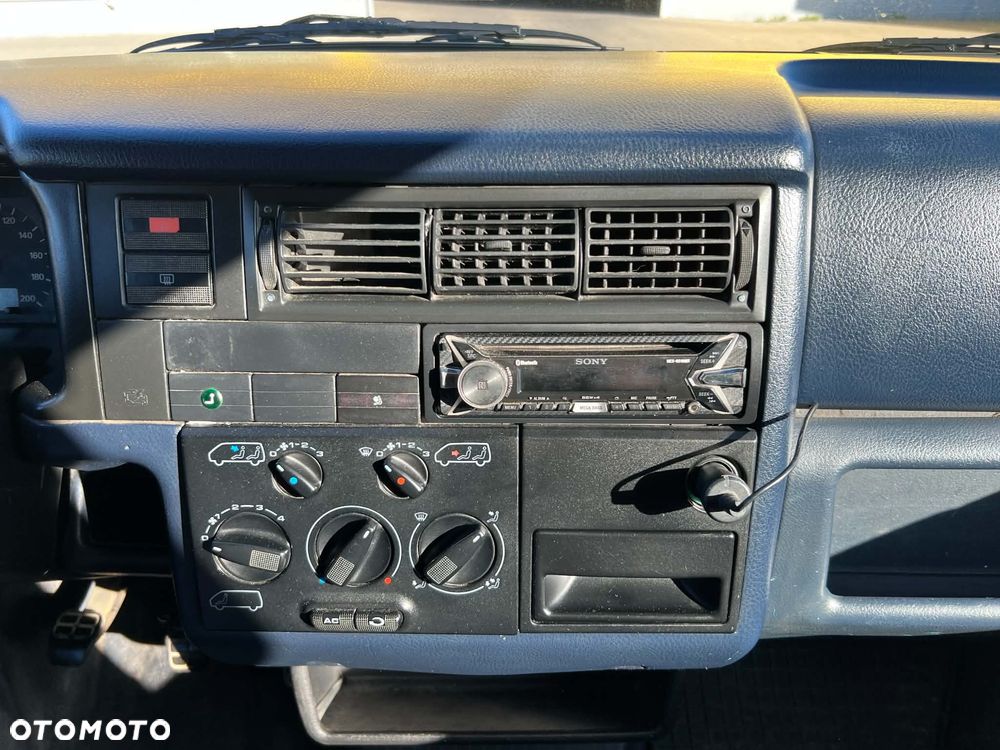 Volkswagen Transporter - 19