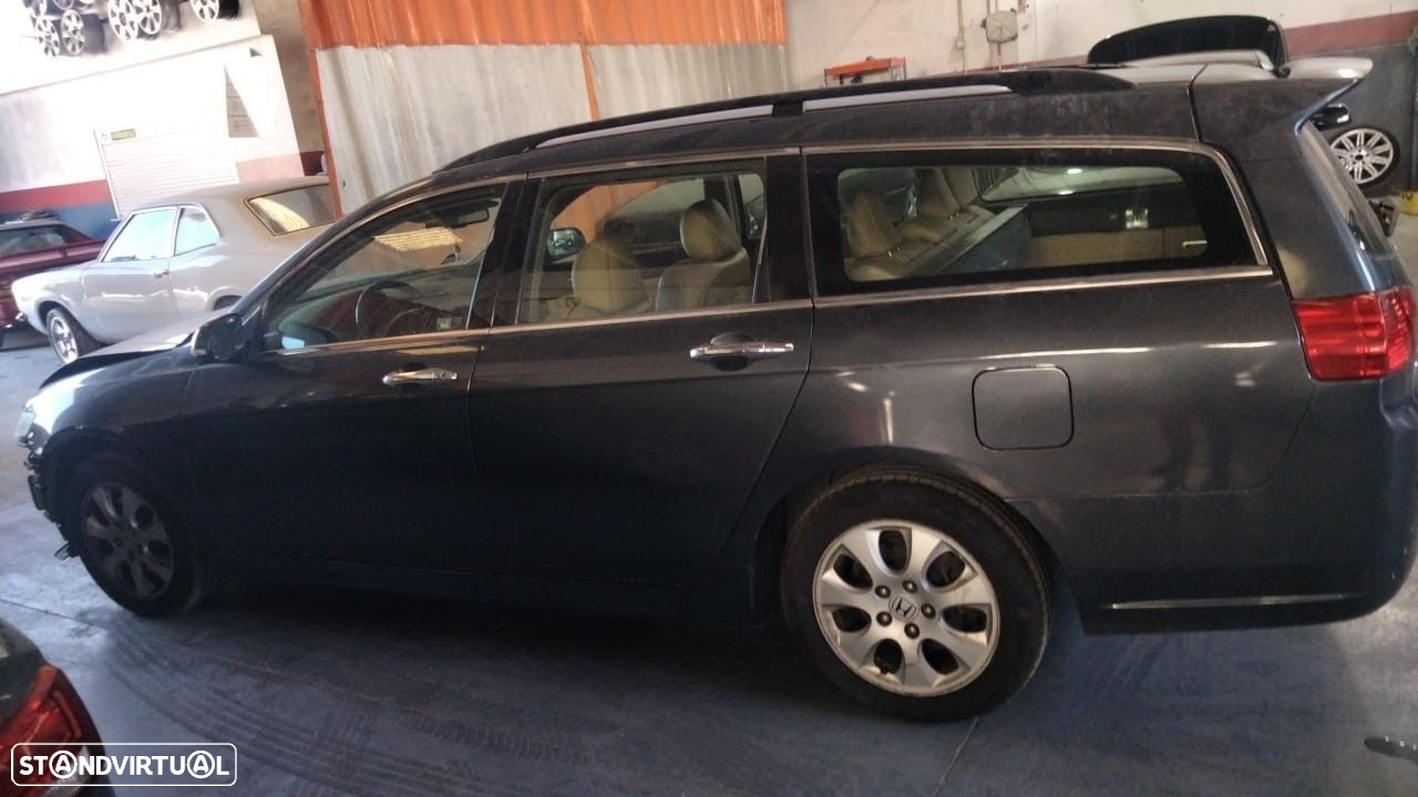 Honda Accord Tourer 2.2 i-CTDI  de 2006 disponível para peças - 4