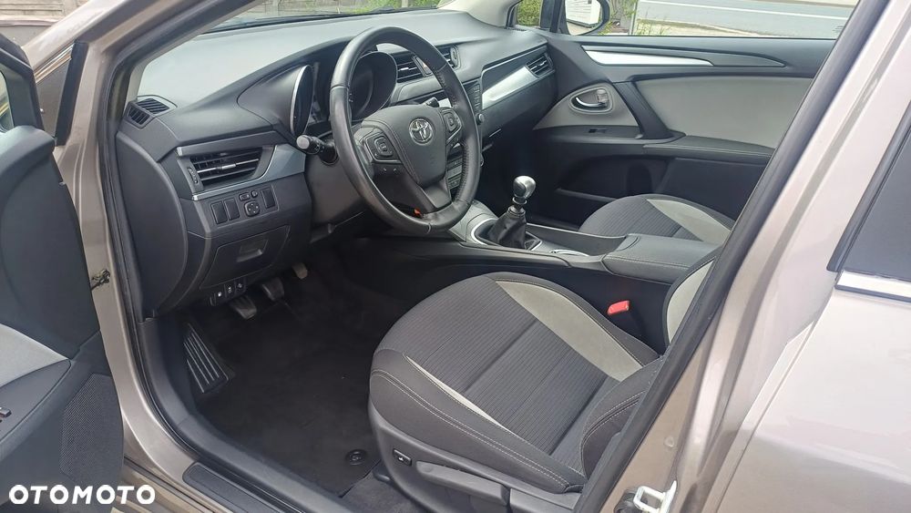 Toyota Avensis 1.8 Premium - 19