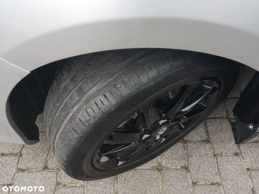 Toyota Yaris Hybrid 100 Premium - 40