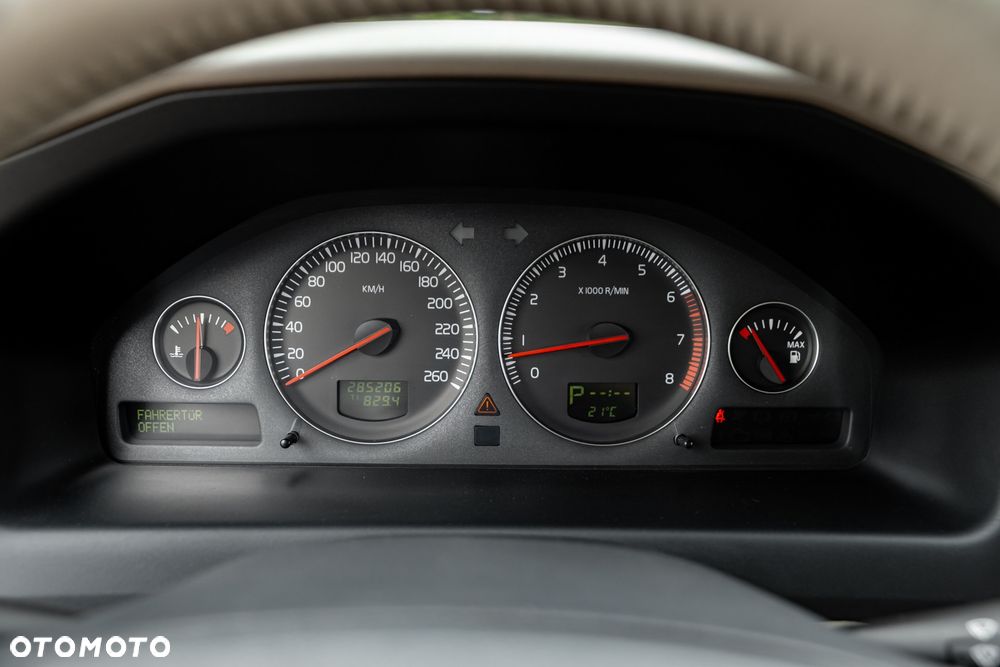 Volvo XC 70 AWD Momentum - 32