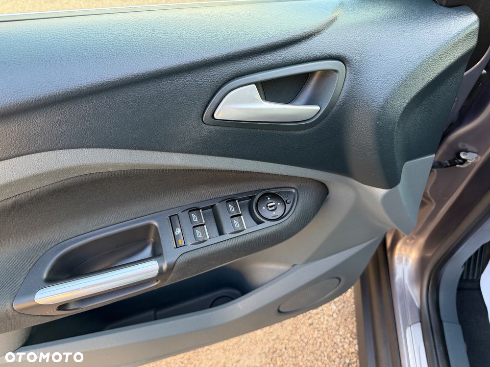 Ford Grand C-MAX - 17