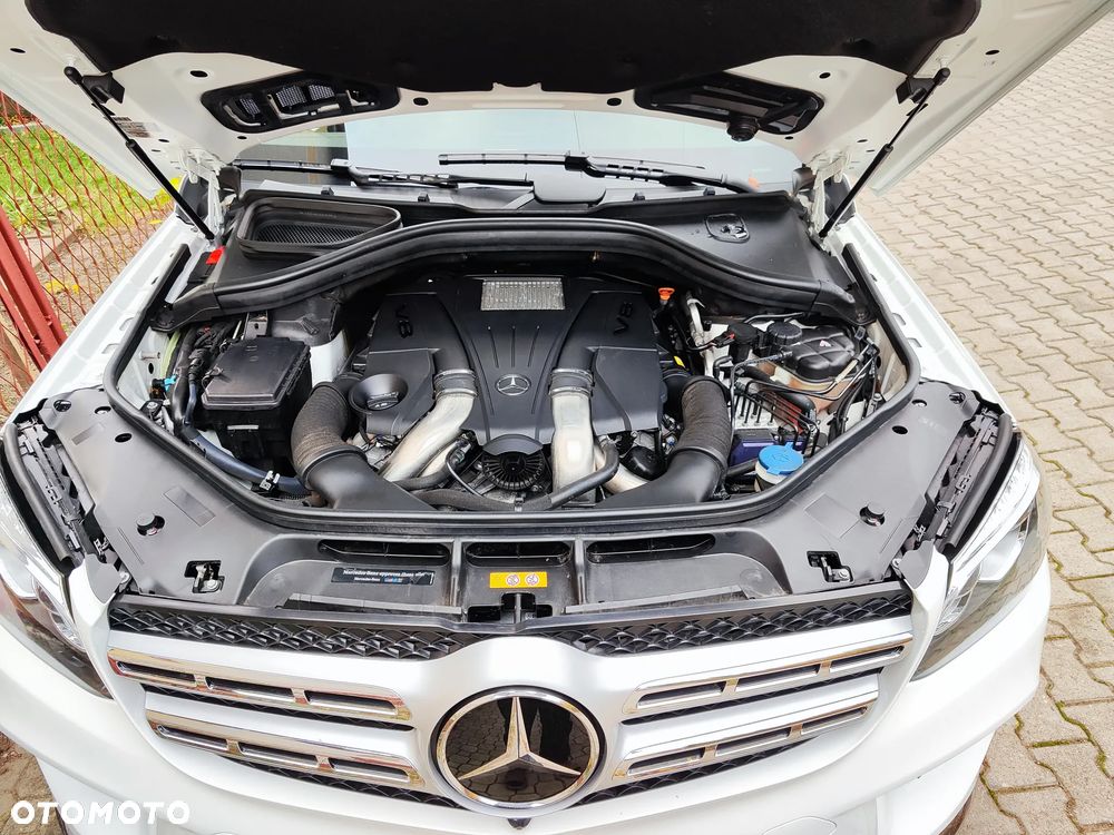 Mercedes-Benz GLS - 12