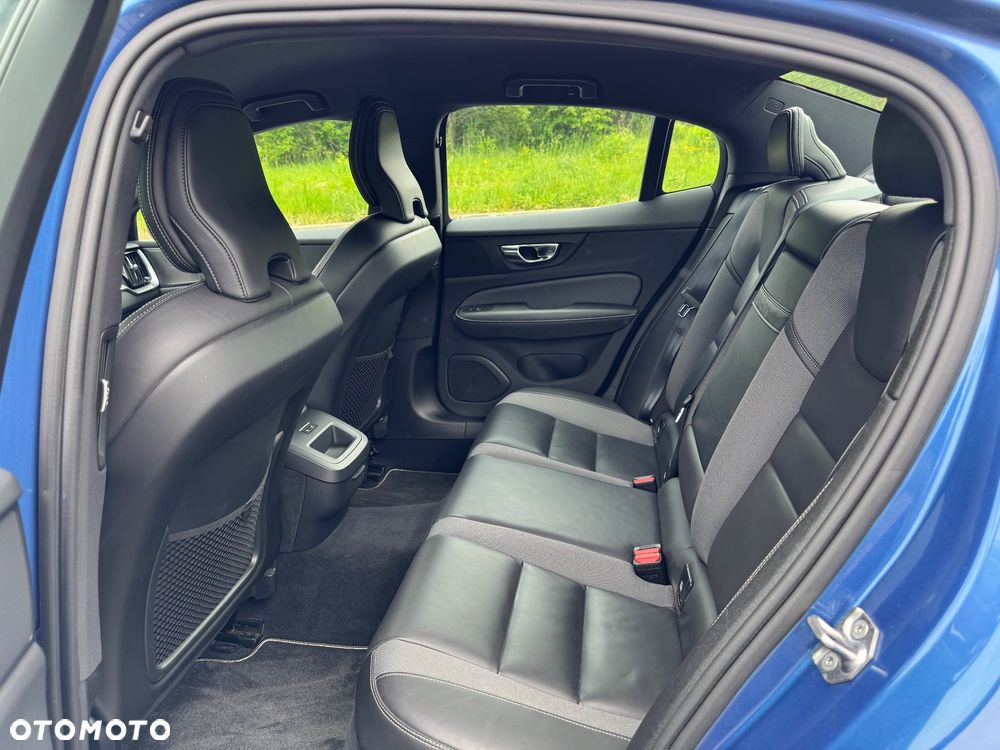 Volvo S60 T5 AWD R-Design - 16