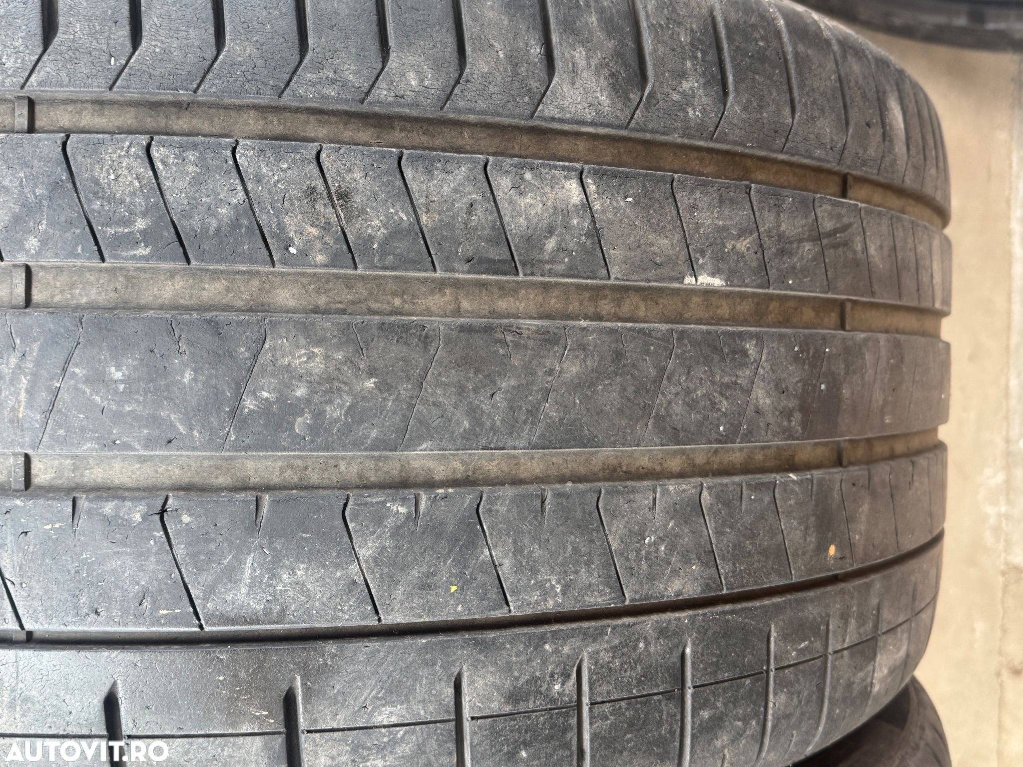 Vând 2 anvelope 325/30/23 Pirelli de vară ca noi - 3