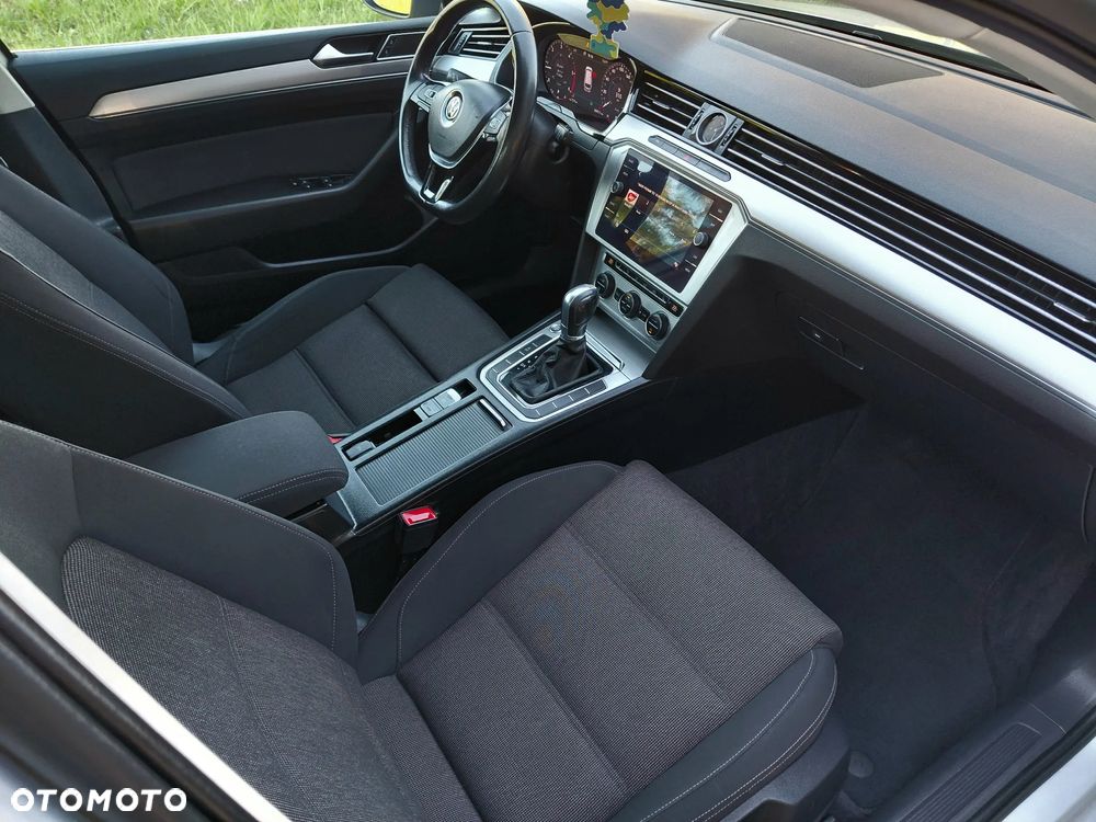 Volkswagen Passat 2.0 TDI SCR Comfortline DSG - 16