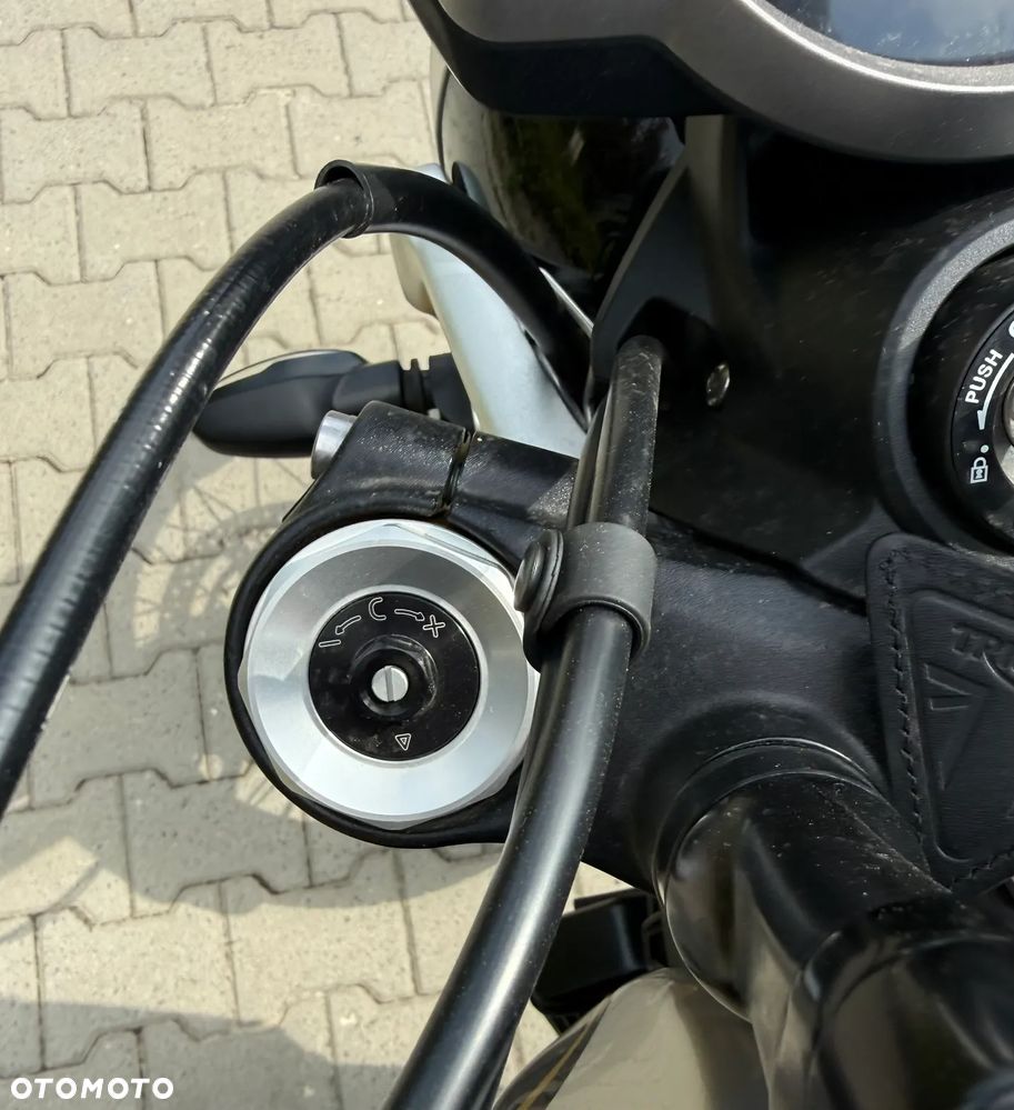 Triumph Scrambler - 12