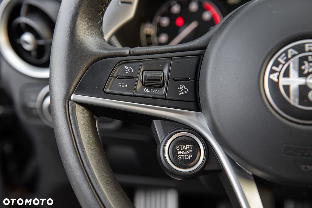 Alfa Romeo Stelvio 2.0 Turbo 16V AT8-Q4 Executive - 26