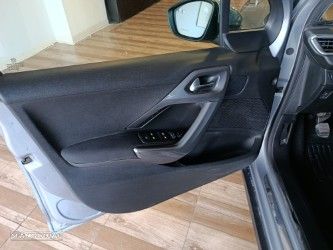Peugeot 2008 1.2 PureTech Style - 18