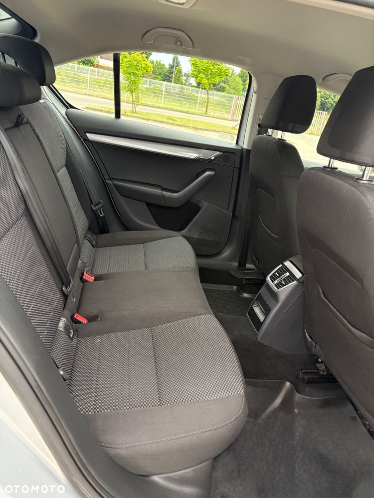 Skoda Octavia 1.4 TSI Ambition - 8