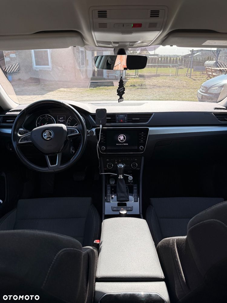 Skoda Superb 2.0 TDI 4x4 L&K DSG - 9