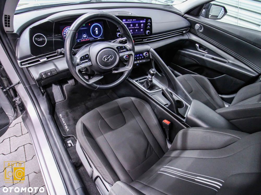 Hyundai Elantra 1.6 Smart - 17