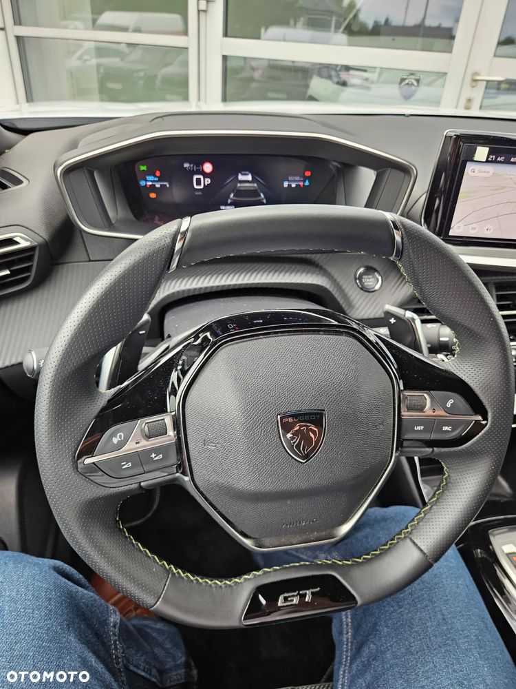 Peugeot 2008 PureTech 130 Allure S&S EAT8 - 24