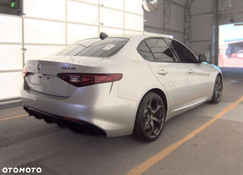 Alfa Romeo Giulia - 5