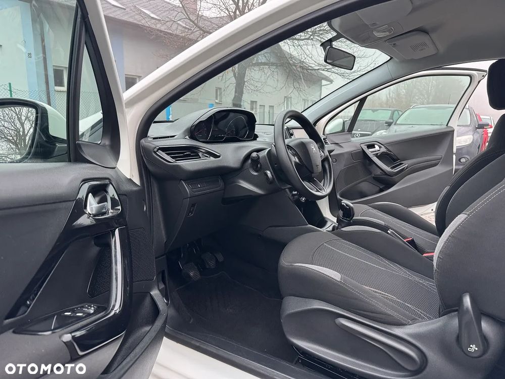 Peugeot 208 - 22